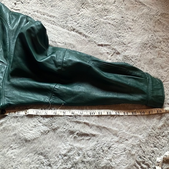 80s forest green vintage leather jacket, gathered waist, puff shoulders no size - Picture 11 of 12